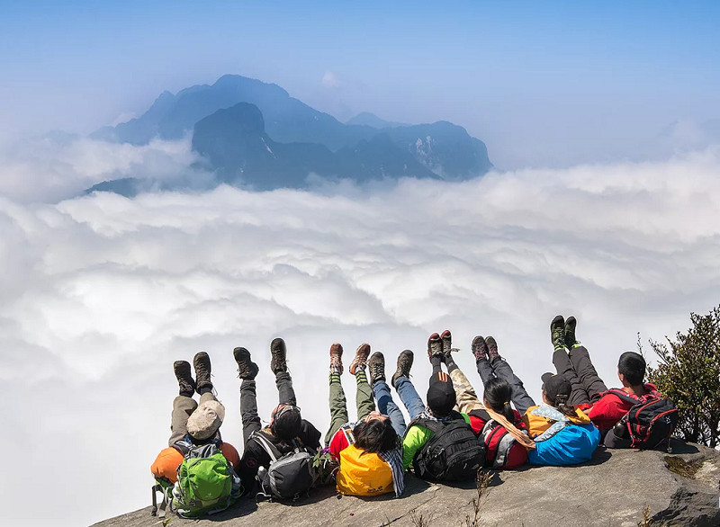alt text: Hướng dẫn leo núi Fansipan