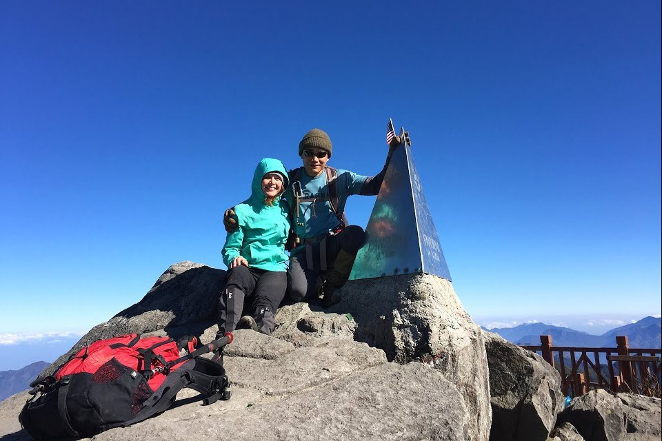 alt text: Lịch trình leo núi Fansipan