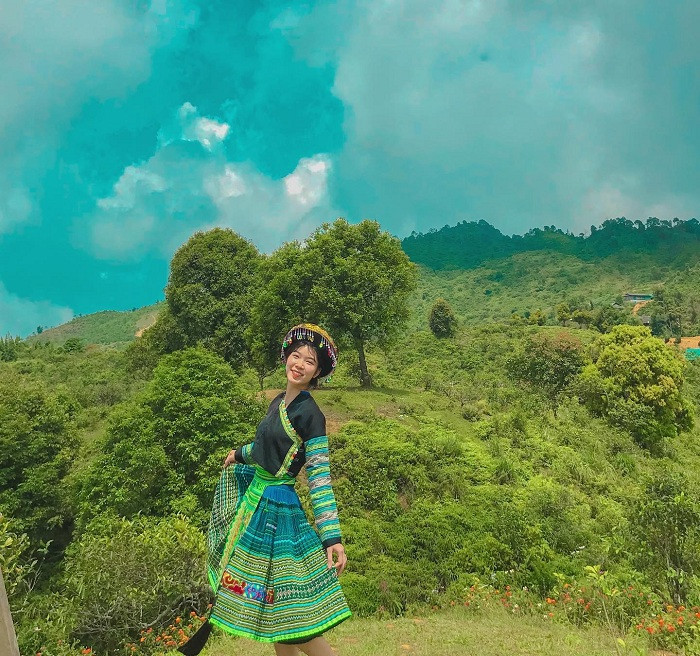 alt text: Người dân Bản Hốc