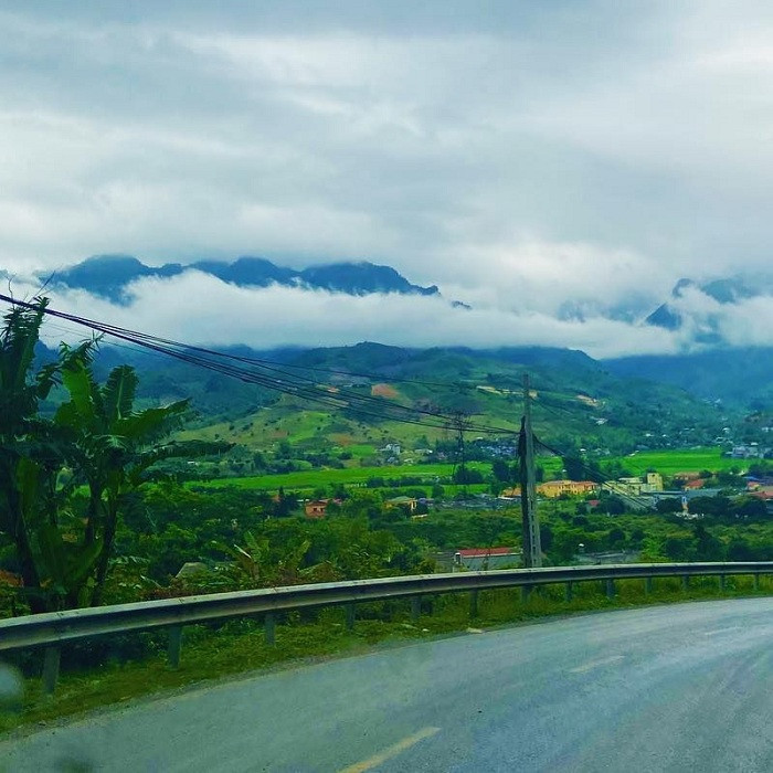 alt text: Nhà sàn Bản Hốc