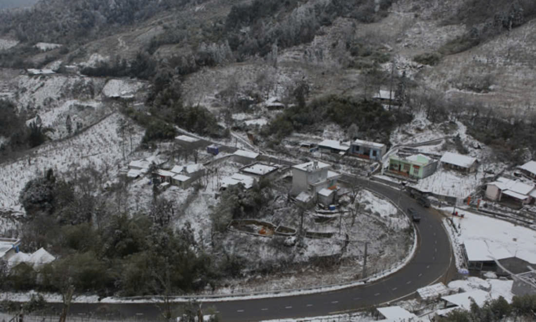 alt Tuyết rơi phủ trắng Sapa
