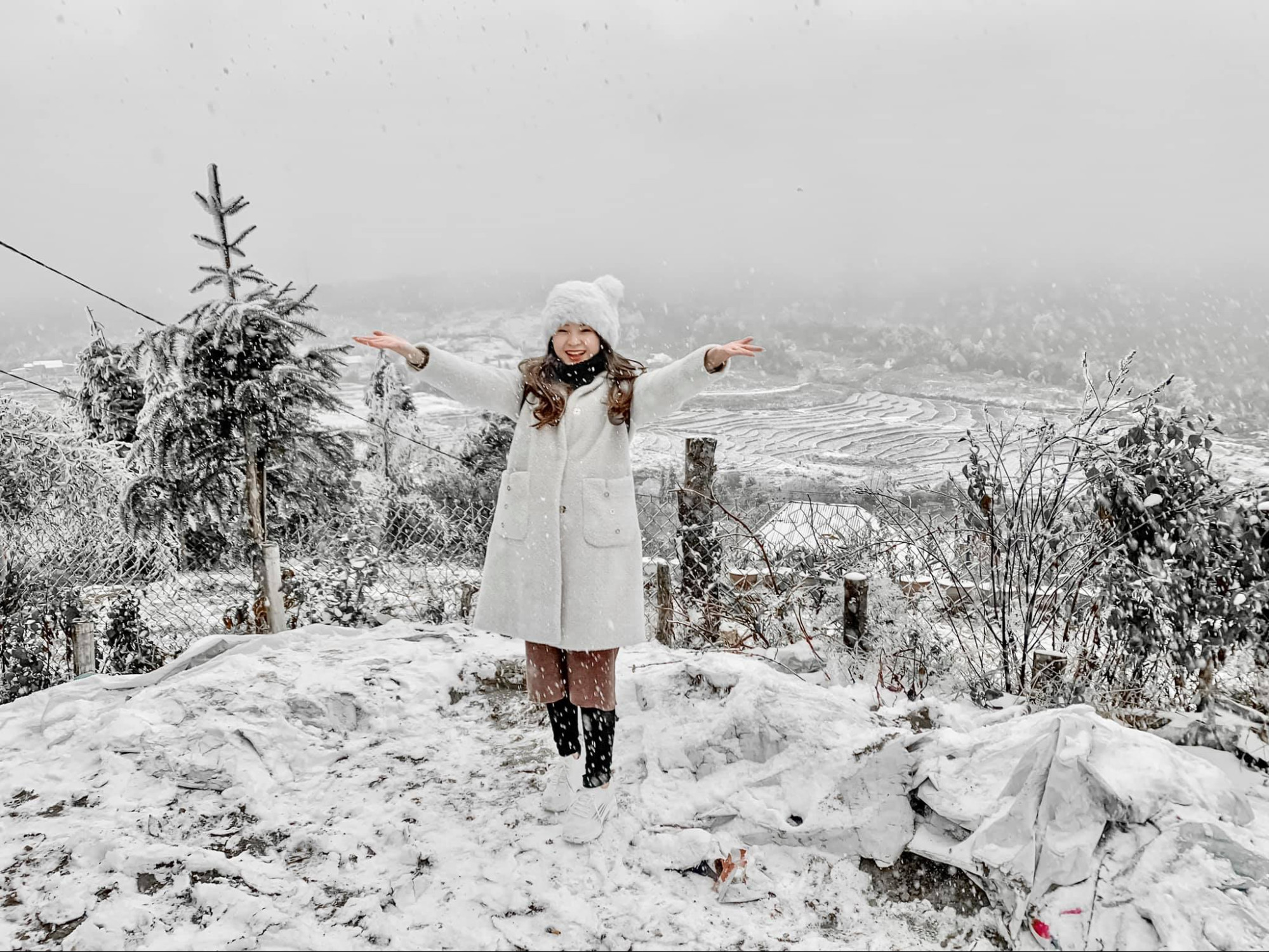 Áo khoác dạ và quần skinny