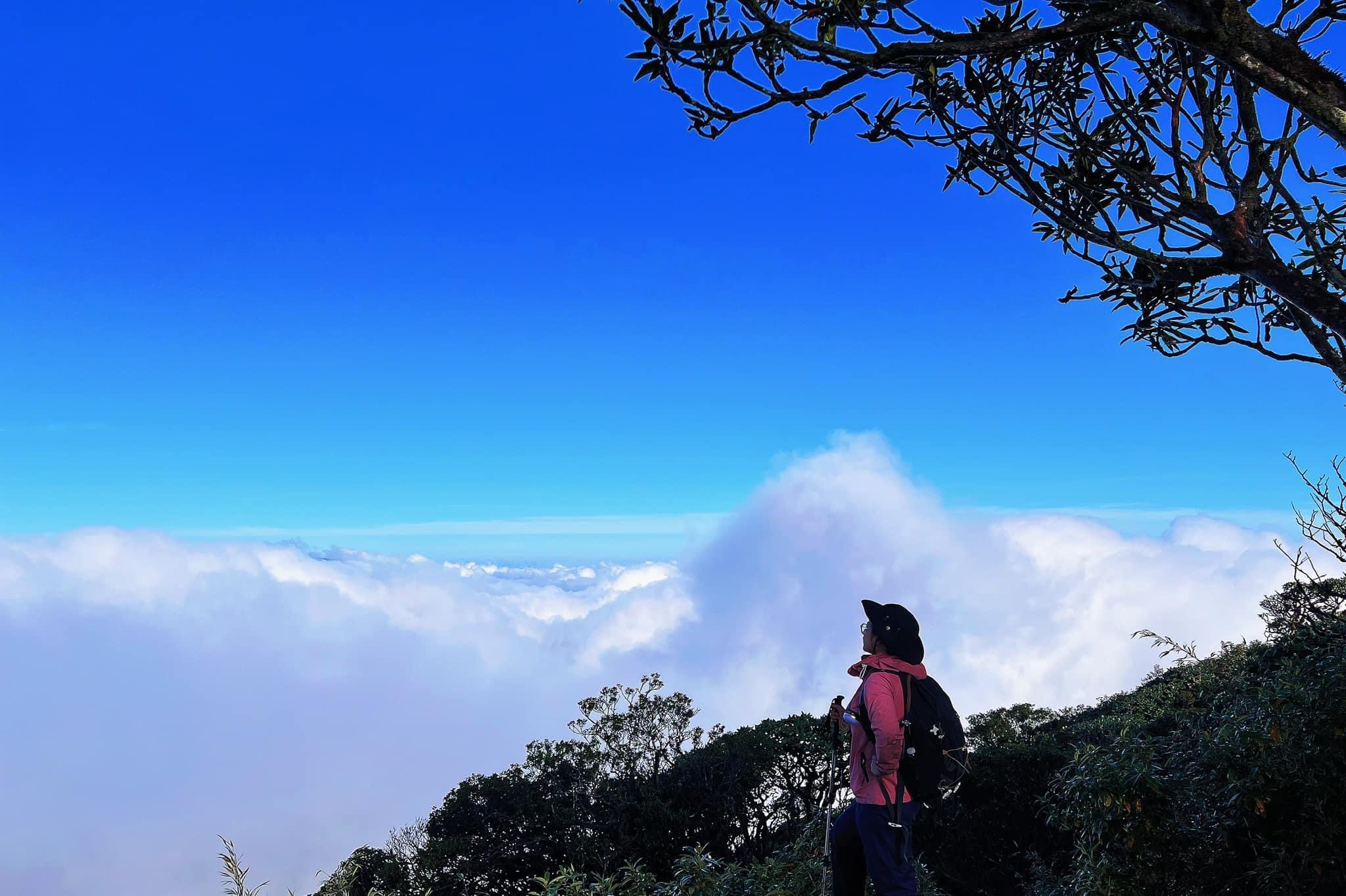 Cảnh sắc tuyệt đẹp tại đỉnh Ky Quan San