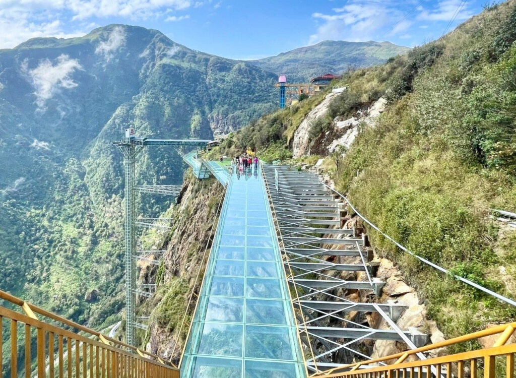 Cầu kính Rồng Mây