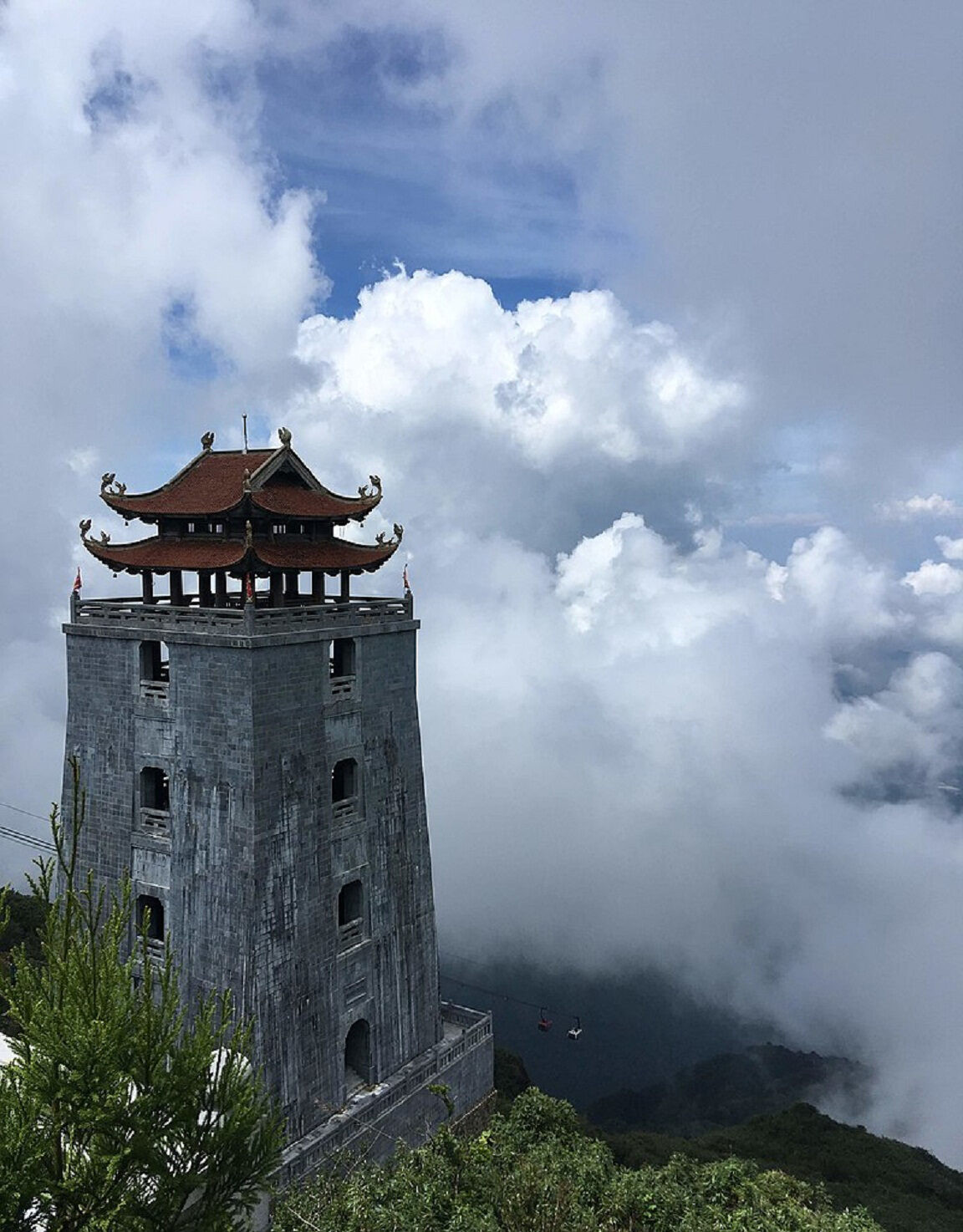 Chuông đồng tại Vọng Lĩnh Cao Đài