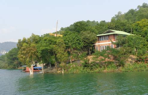 Đảo Cối xay gió trên hồ Hòa Bình