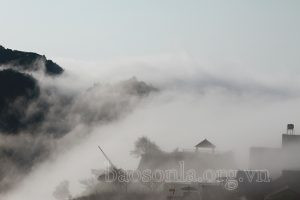 Du khách chụp ảnh lưu niệm tại Thiên đường mây Tà Xùa.