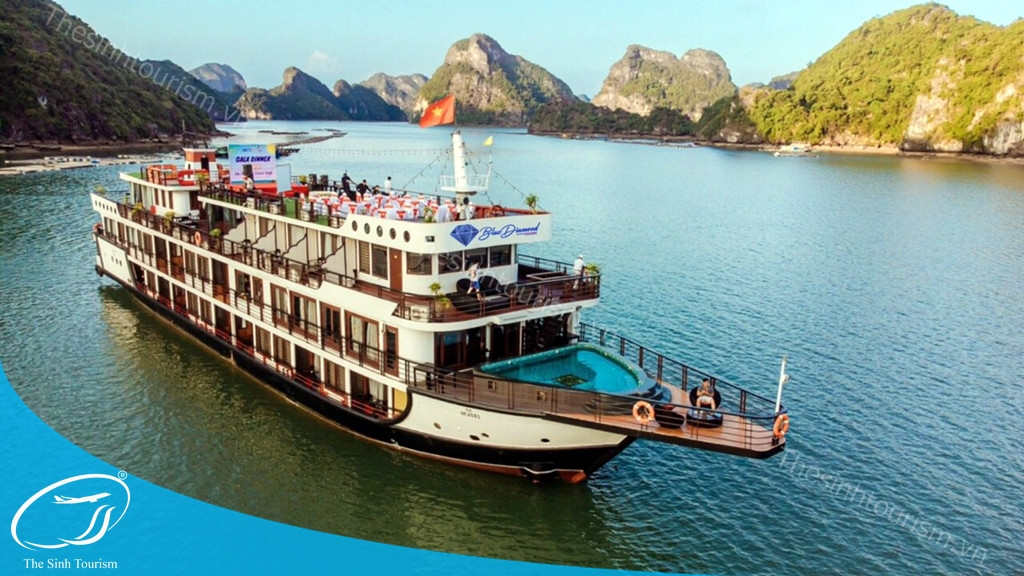 Du thuyền Hạ Long