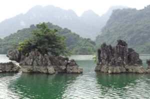 Trải nghiệm du lịch hồ Hòa Bình – “vịnh Hạ Long trên núi”