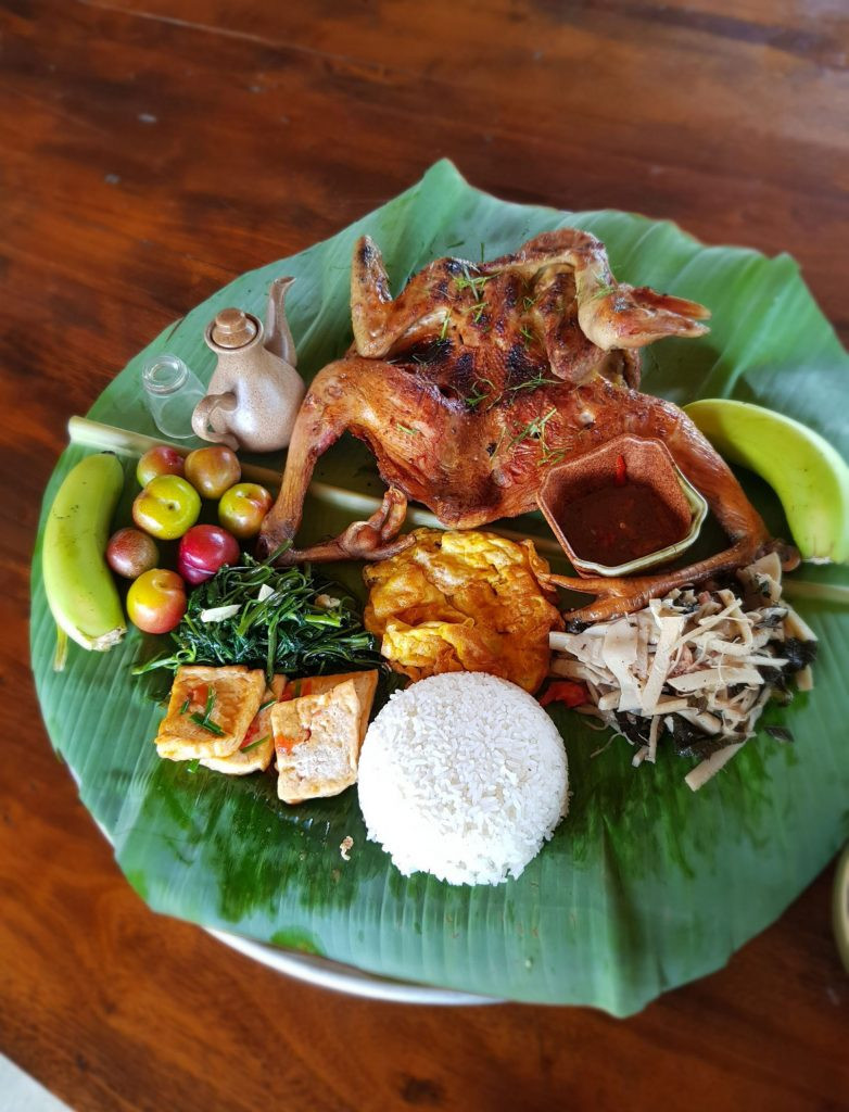 Lam Thuong bua com gia dinh scaled