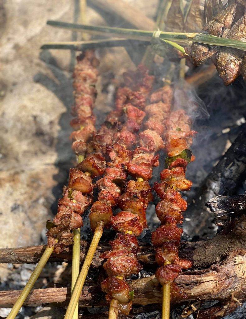 Lam Thuong mon thit lon xien nuong scaled