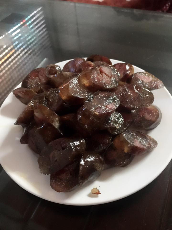 Lạp xưởng lợn đen - đặc sản trứ danh của núi rừng Tây Bắc