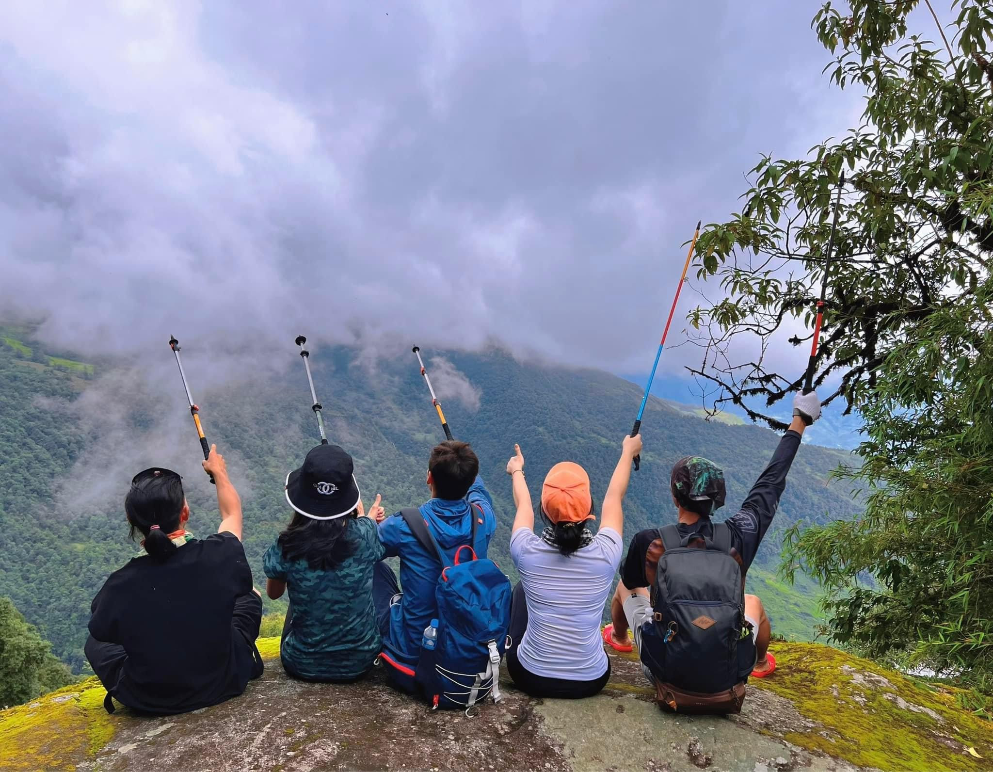 Núi Bạch Mộc Lương Tử tại Bát Xát