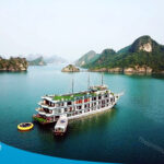 Khám phá vẻ đẹp kỳ vĩ trên chuyến đi du thuyền Vịnh Hạ Long