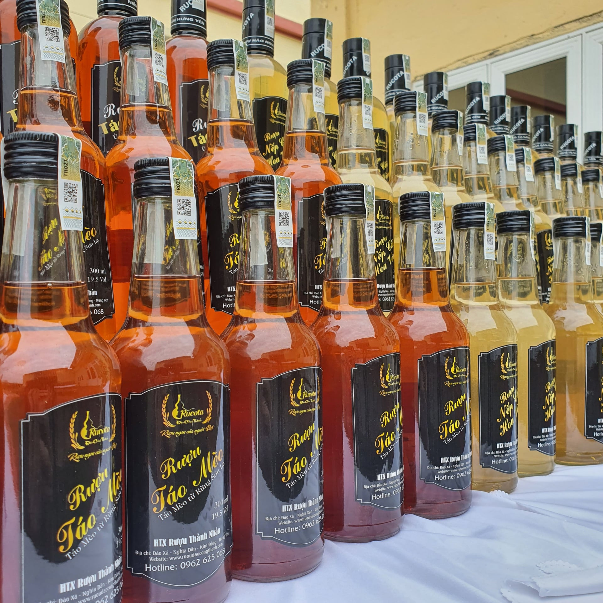 rượu táo mèo Đặc sản Sapa