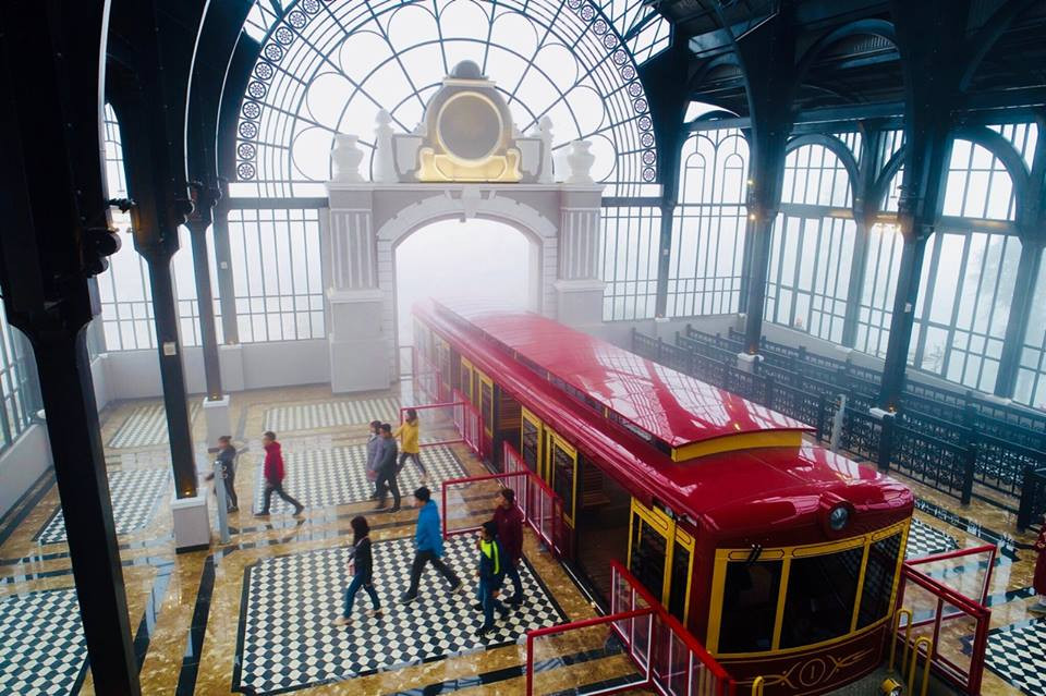 Tàu hỏa leo núi Mường Hoa