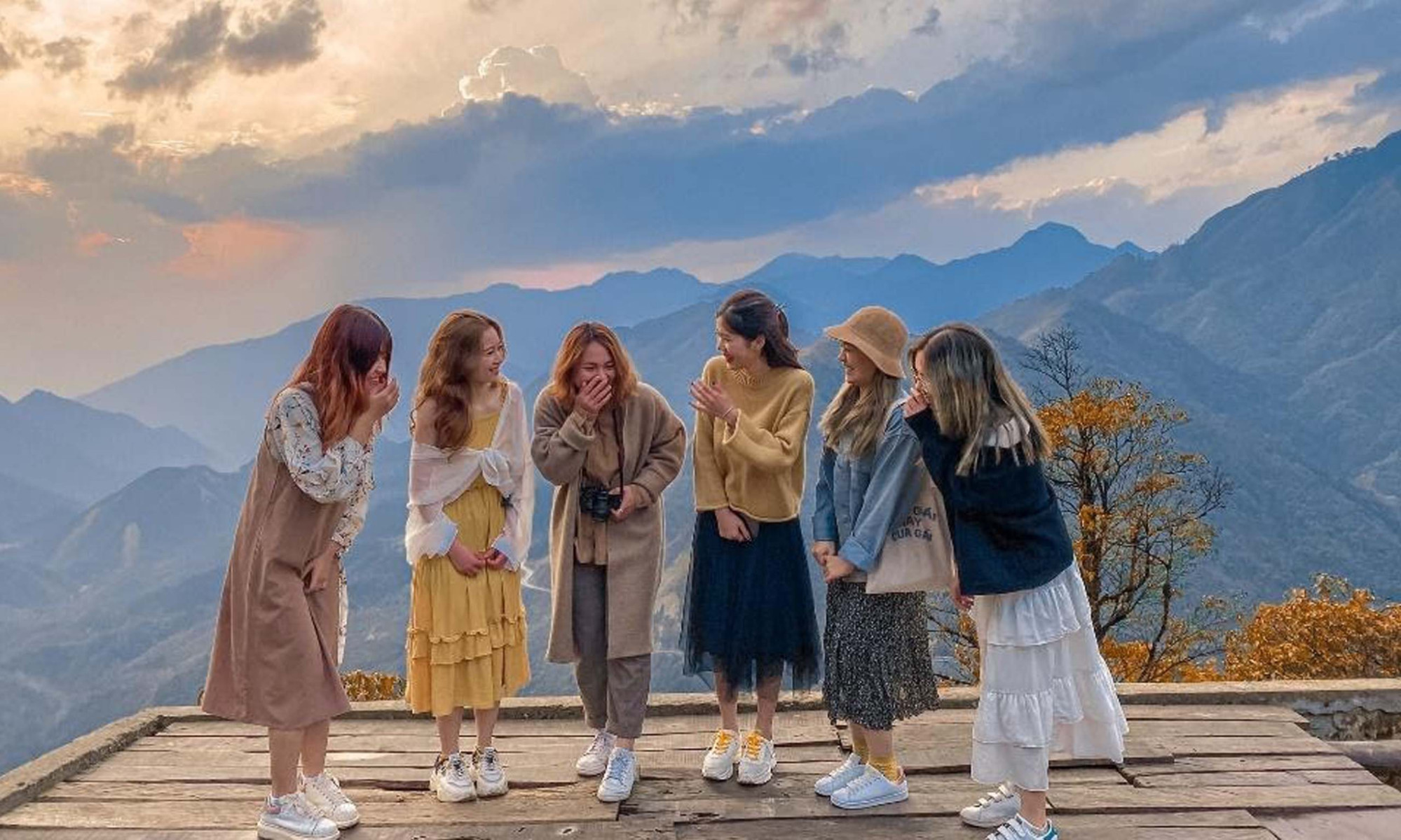 Váy hoa và áo gile